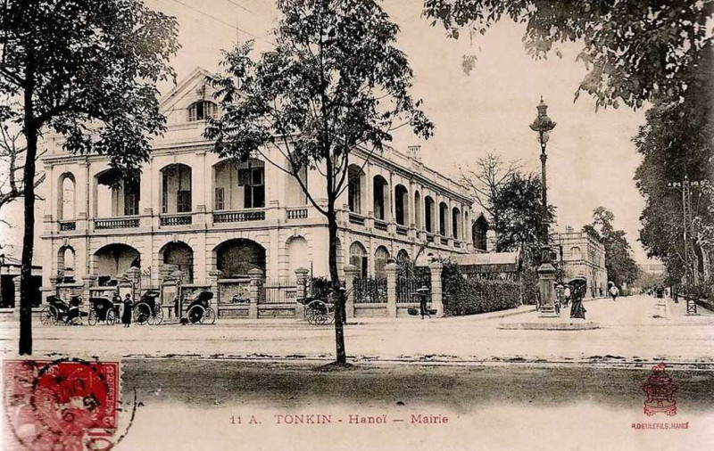 Carte postale ancienne Tòa đốc lý hay Tòa thị chính Hà Nội trên một bưu thiếp - Pierre Dieulefils