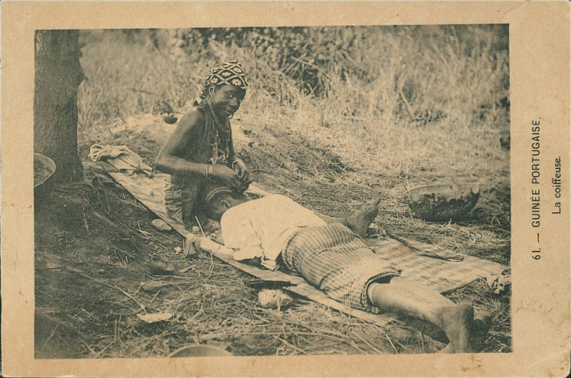 Carte postale ancienne Dc - Dal No 61 - Guinee Portugaise - La coiffeuse