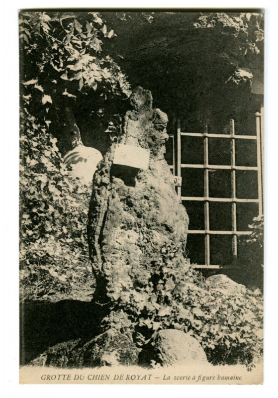 Carte postale ancienne Puy-de-Dôme Royat Grotte du Chien La scorie à figure humaine à Royat