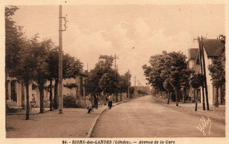 Carte postale ancienne Rion des Landes, avenue de la gare, milieu Xx