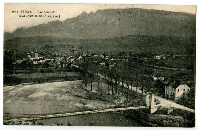 Carte postale ancienne Savoie Yenne Vue générale et la Dent du Chat à Yenne