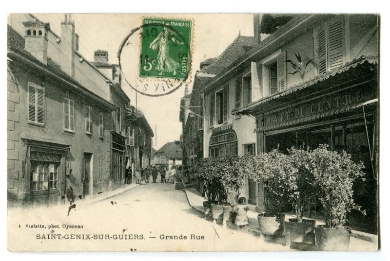 Carte postale ancienne Savoie Saint-Genix-sur-Guiers Grande-Rue animé