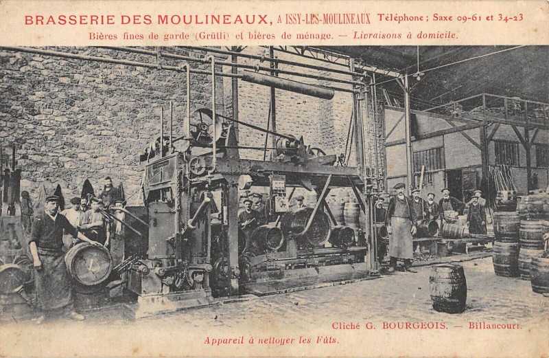Carte postale ancienne Isy Les Moulineaux Brasserie Des Moulineaux Appareil A Nettoyer Les Futs