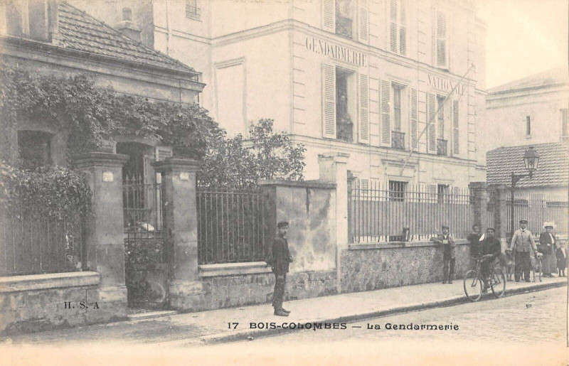 Carte postale ancienne Bois Colombes La Gendarmerie à Bois-Colombes