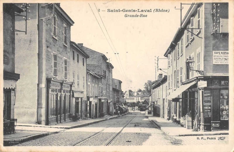 Carte postale ancienne Saint Genis Laval Grande Rue à Saint-Genis-Laval