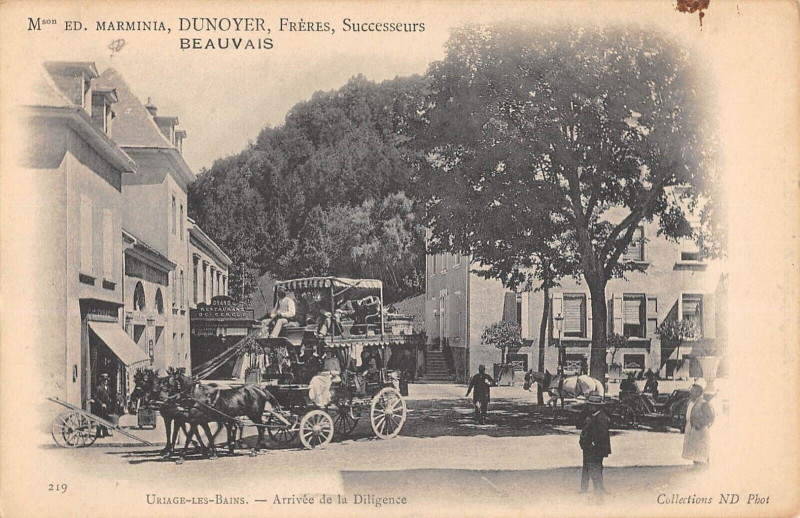 Carte postale ancienne Uriage Les Bains Arrivee De La Diligence