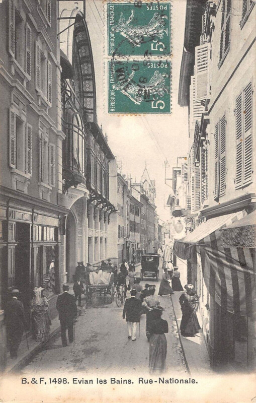 Carte postale ancienne Evian Les Bains Rue Nationale