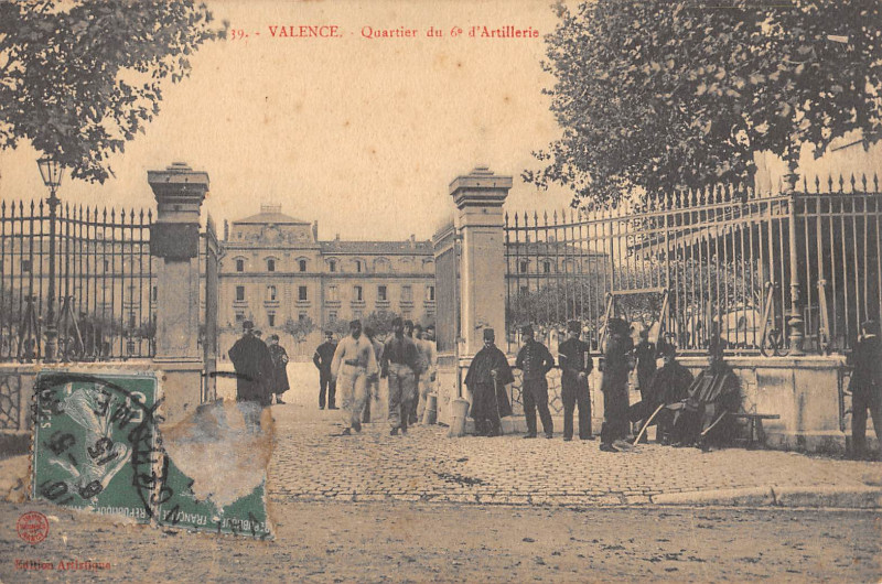 Carte postale ancienne Valence Quartier Du 6e D'Artillerie à Valence