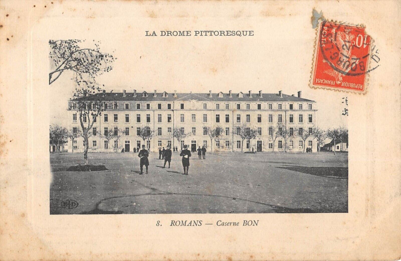Carte postale ancienne Romans Caserne Bon