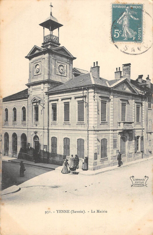 Carte postale ancienne Yenne La Mairie à Yenne
