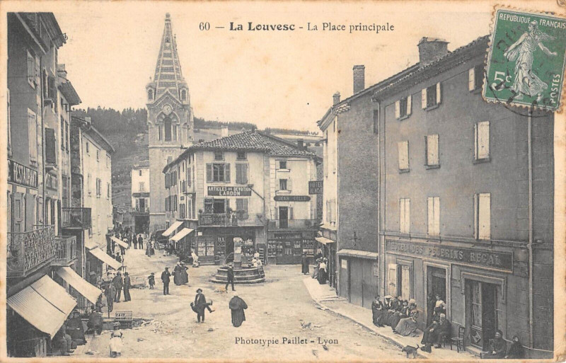 Carte postale ancienne La Louvesc La Place Principale
