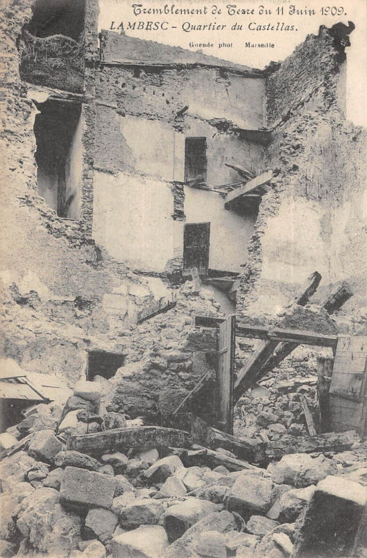 Carte postale ancienne Tremblement De Terre 1909 Lambesc Quartier Du Castellas à Lambesc