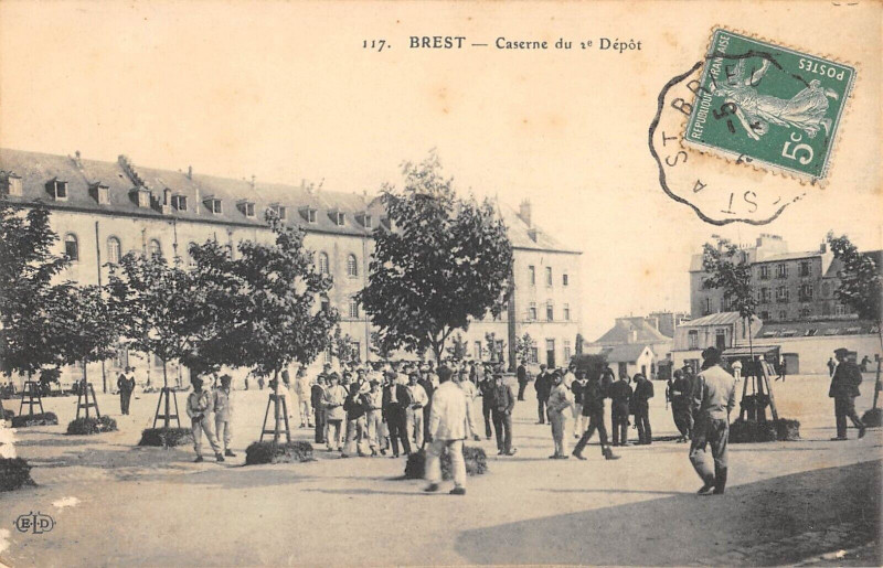 Carte postale ancienne Brest Caserne Du 2e Depot à Brest