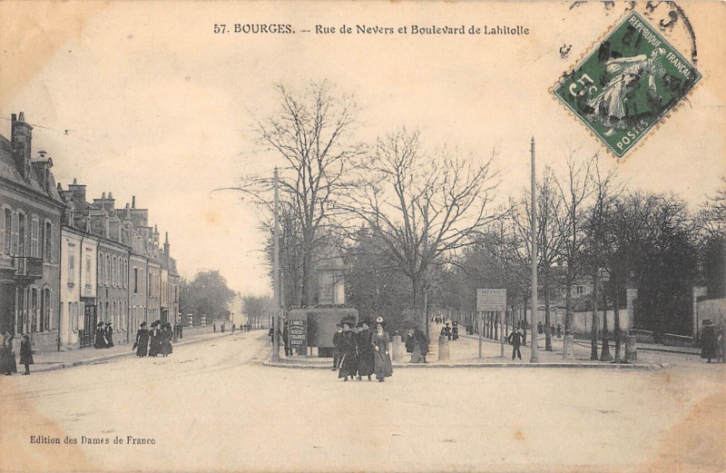 Carte postale ancienne Bourges Rue De Nevers Et Boulevard De Lahitolle à Bourges
