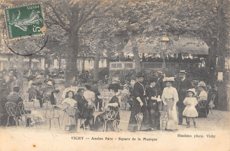 Carte postale ancienne Vichy Ancien Parc Square De La Musique à Vichy