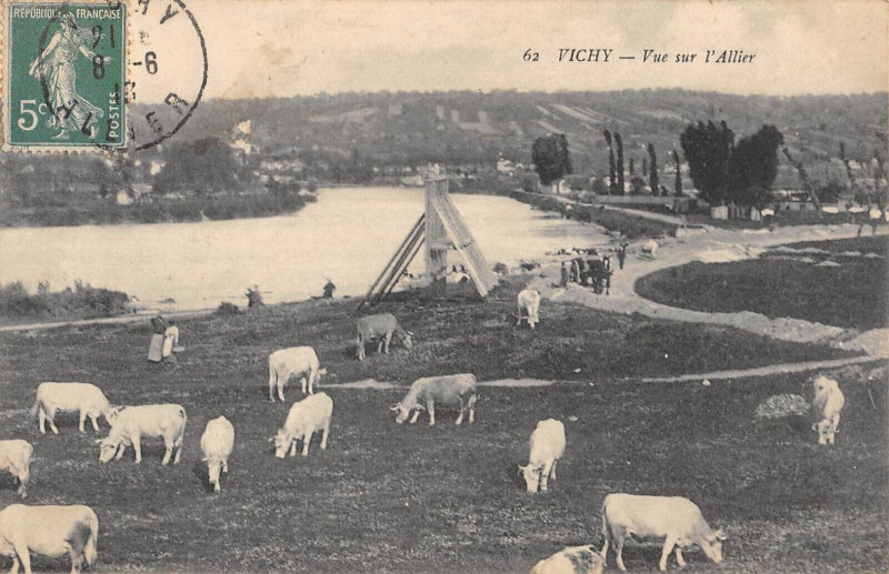 Carte postale ancienne Vichy Vue Sur L'Allier à Vichy