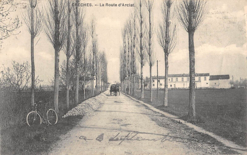 Carte postale ancienne Creches La Route D'Arciat