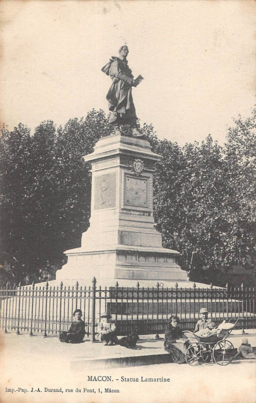 Carte postale ancienne Macon Statue Lamartine