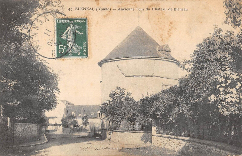 Carte postale ancienne Bleneau Ancienne Tour Du Chatau De Bleneau