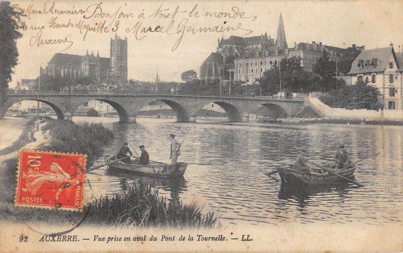 Carte postale ancienne Auxerre Vue Prise En Aval Du Pont De La Tournelle à Auxerre
