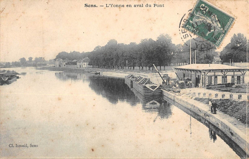 Carte postale ancienne Sens L'Yonne En Aval Du Pont à Sens