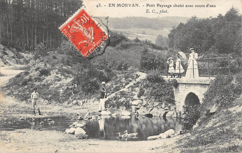 Carte postale ancienne En Morvan Petit Paysage Choisi Avec Cours D'Eau