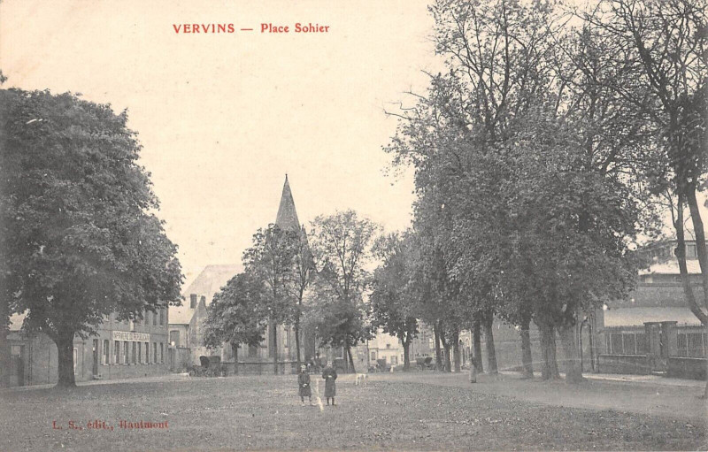 Carte postale ancienne Vervins Place Sohier à Vervins