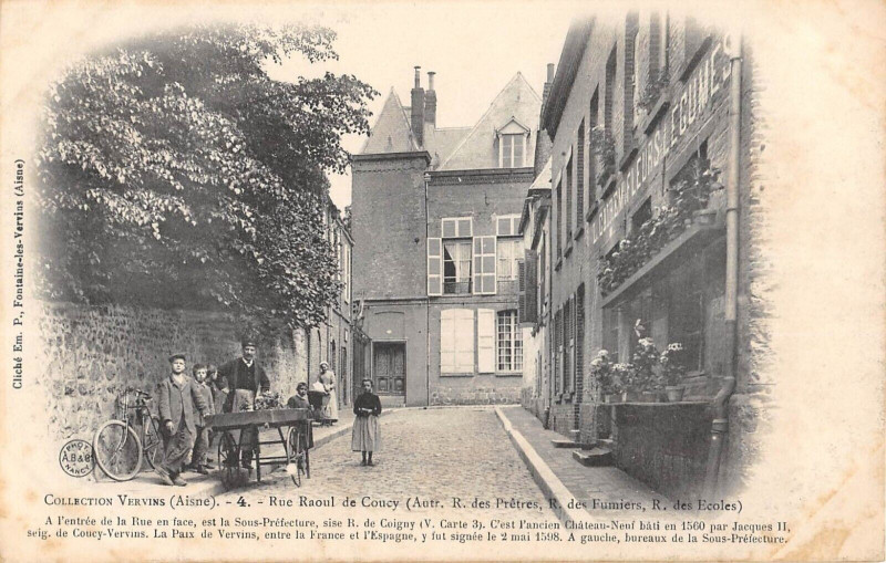 Carte postale ancienne Collection Vervins Rue Raoul De Coucy à Vervins