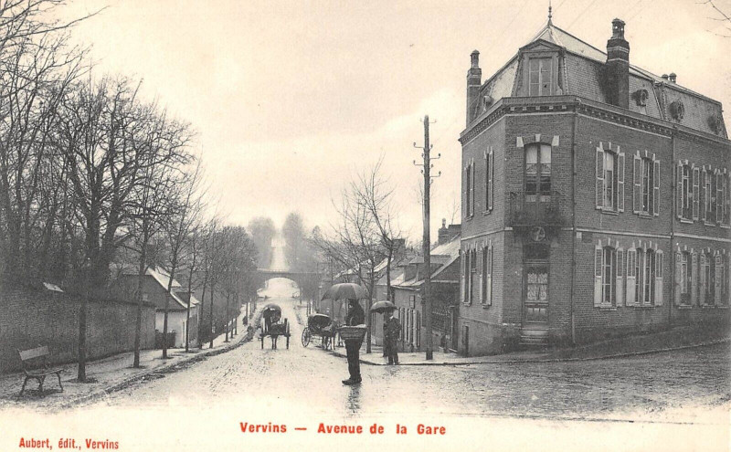 Carte postale ancienne Vervins Avenue De La Gare à Vervins