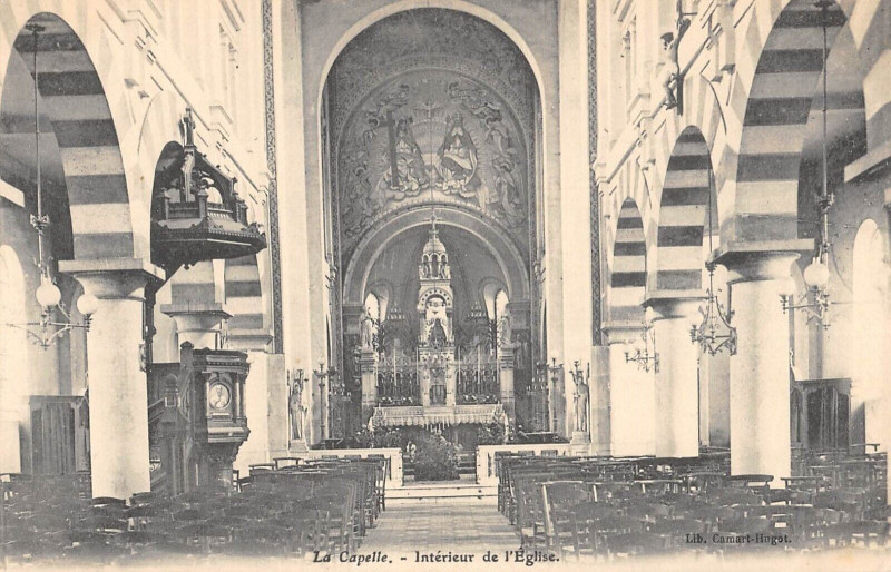 Carte postale ancienne La Capelle Interieur De L'Eglise à La Capelle