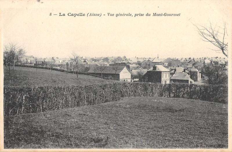Carte postale ancienne La Capelle Vue Generale Prise Du Mont Gourmet à La Capelle