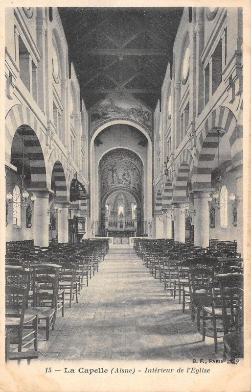 Carte postale ancienne La Capelle Interieur De L'Eglise à La Capelle