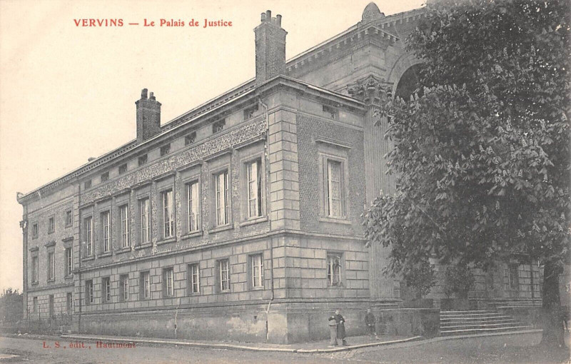 Carte postale ancienne Vervins Le Palais De Justice à Vervins