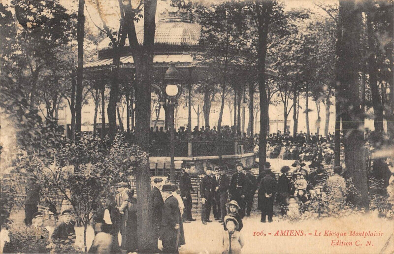 Carte postale ancienne Amiens Kiosque Montplaisir à Amiens