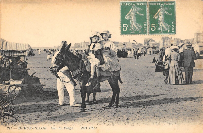 Carte postale ancienne Berck Plage Sur La Plage à Berck