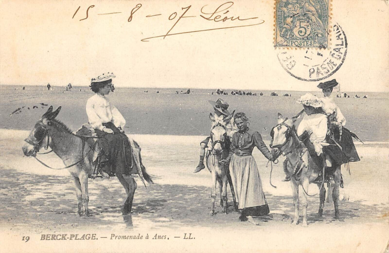 Carte postale ancienne Berck Plage Promenade A Anes à Berck