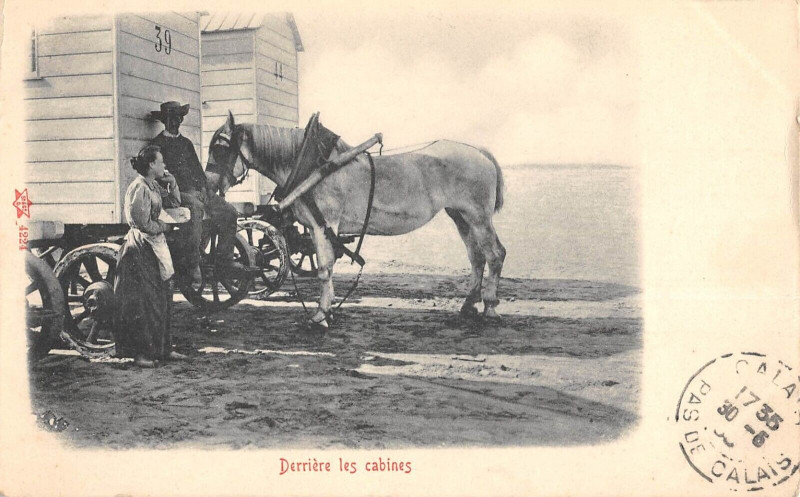 Carte postale ancienne Calais Derriere Les Cabines à Calais