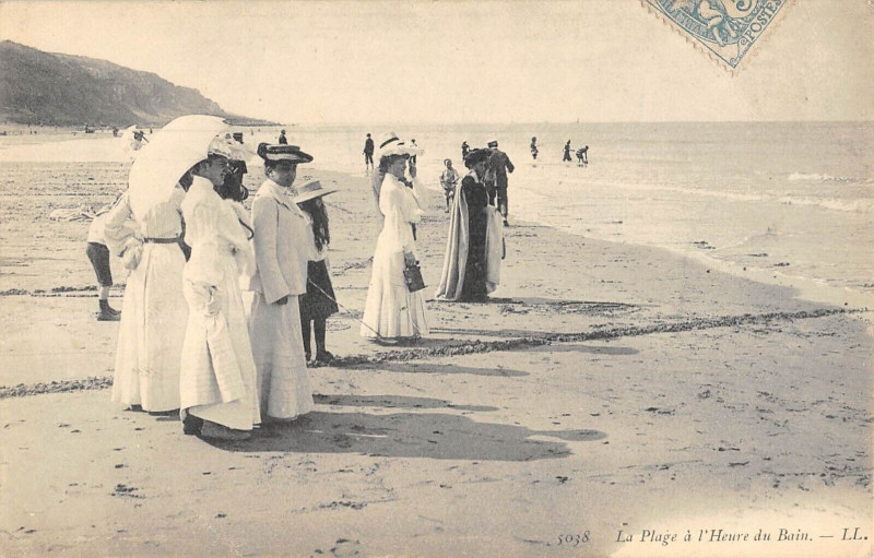 Carte postale ancienne La Plage A L'Heure Du Ban