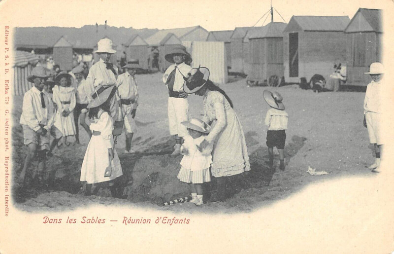 Carte postale ancienne Dans Le Sable Reunion D'Enfants Pas De Calais à Calais