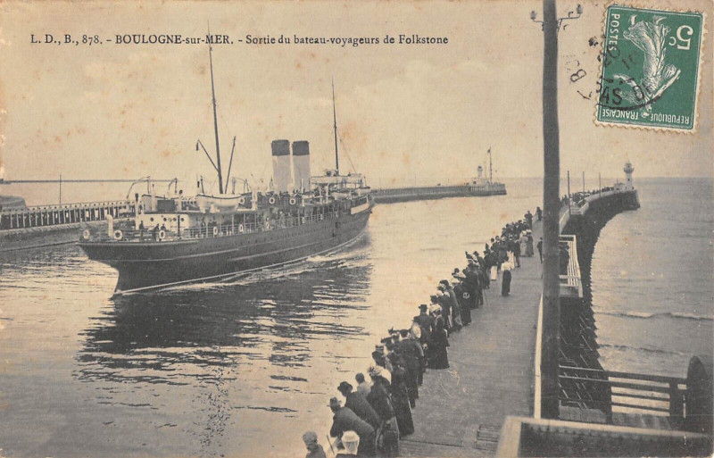 Carte postale ancienne Boulogne Sur Mer Sortie Du Bateau Voyageurs De Folkestone à Boulogne-sur-Mer