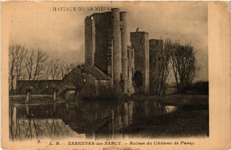 Carte postale ancienne Chateaux de la Nievre - Varennes-les-Narcy - Ruines du Chateau à Narcy