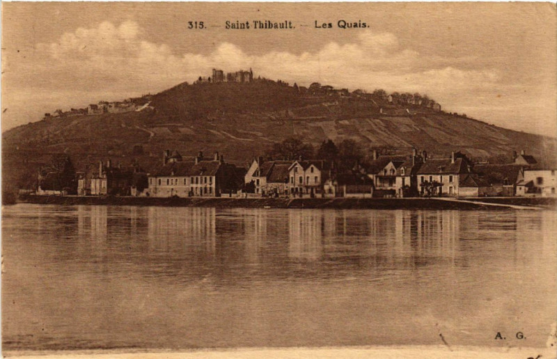 Carte postale ancienne Saint-Thibault - Les Quais