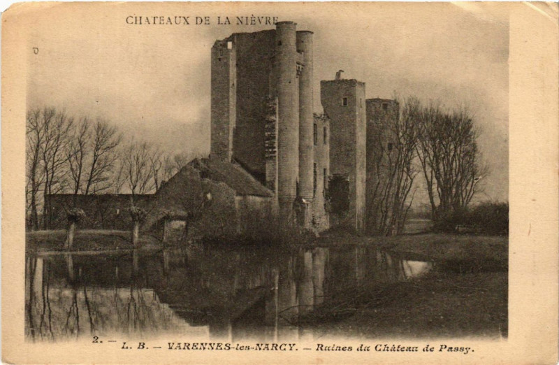 Carte postale ancienne Chateaux de la Nievre - Varennes-les-Narcy - Ruines du Chateau à Narcy