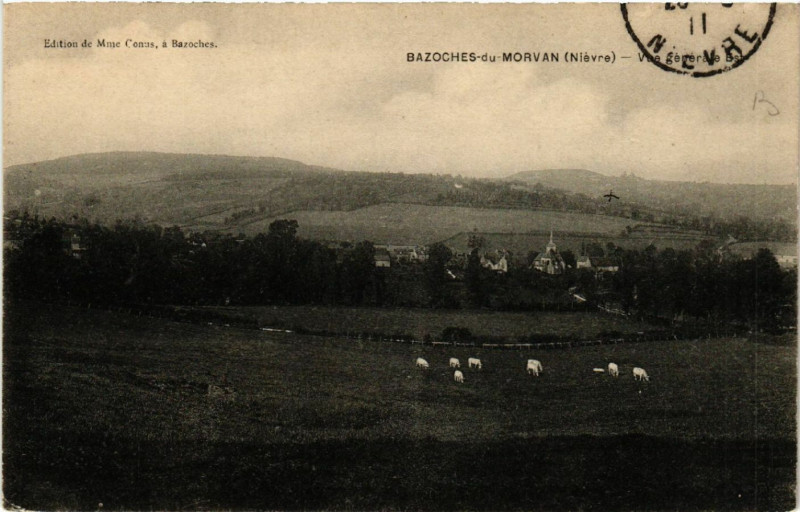 Carte postale ancienne Bazoches-du-Morvan - Vue générale à Bazoches