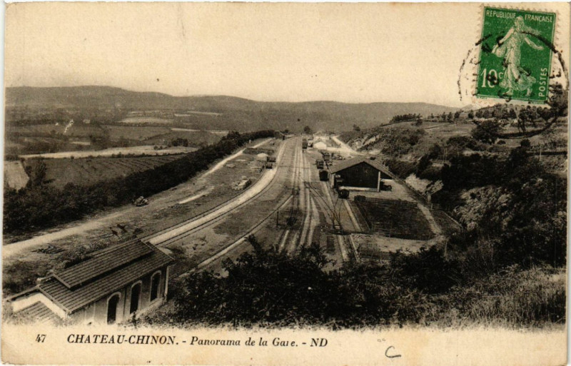 Carte postale ancienne Chateau-Chinon - Panorama de la Gare