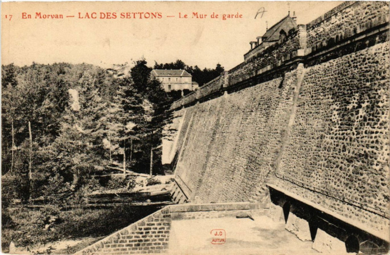 Carte postale ancienne En Morvan - Lac des Settons - Le Mur de garde
