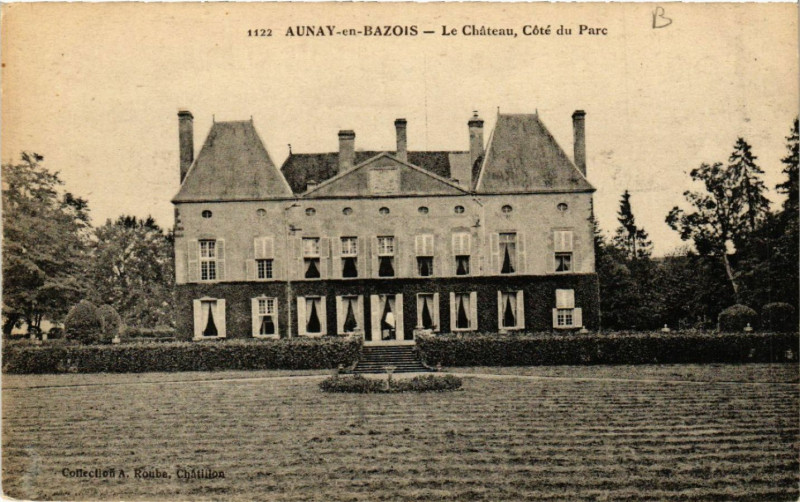 Carte postale ancienne Aunay-en-Bazois - Le Chateau Cote du Parc à Aunay-en-Bazois