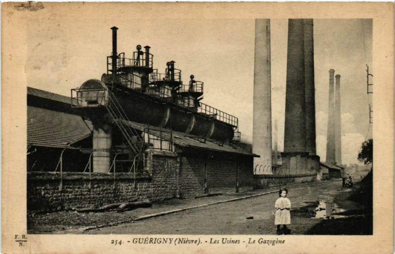 Carte postale ancienne Guerigny - Les Usines - Le Gazogene à Guérigny