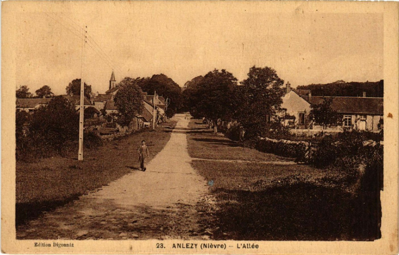 Carte postale ancienne Anlezy - L'Allée à Anlezy