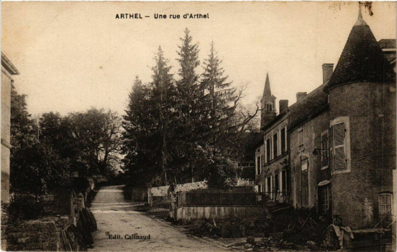 Carte postale ancienne Arthel - Une rue d'Arthel à Arthel